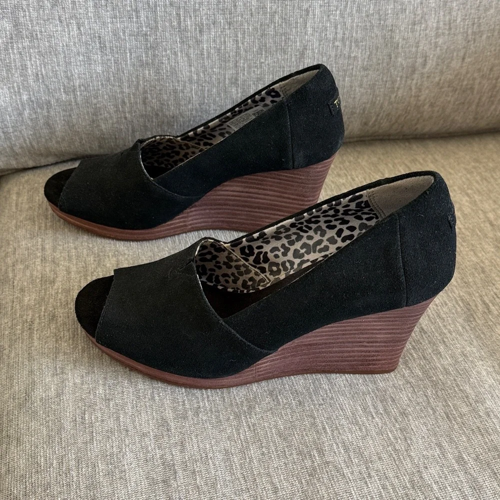 Toms Michelle Black Suede Peep Toe Wedge Sandals Women’s Size 7.5